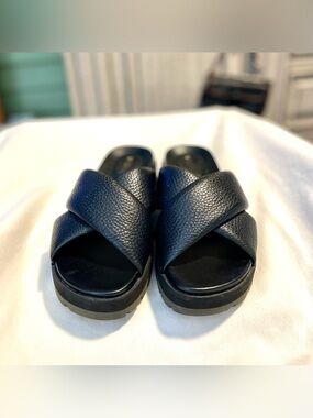Vionic Vesta Platform Sandal - Leather/Cross Strap - Black - Womens Size 7